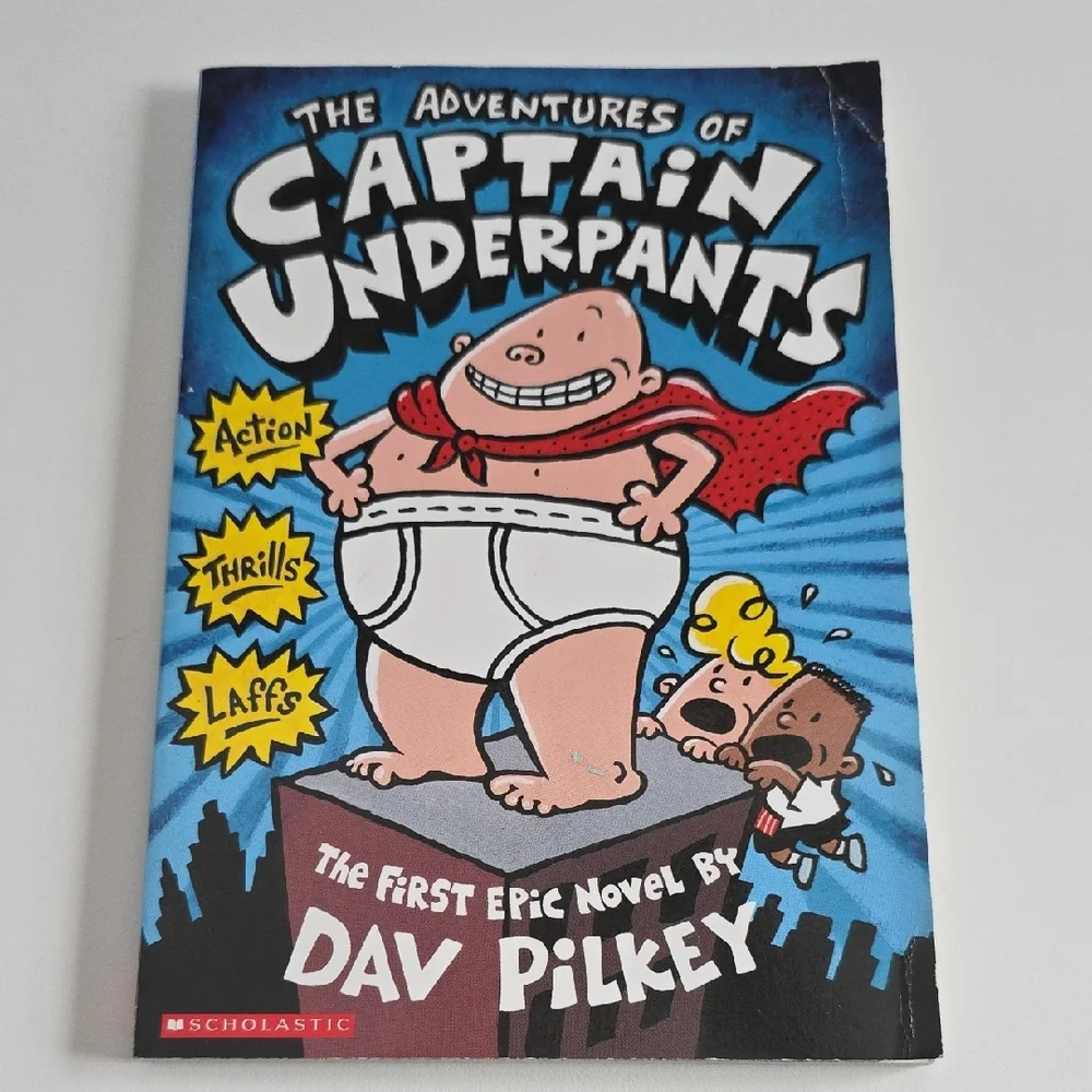Captain Underpants Collection Of 8 Chapter Books By Dav Pilkey - Ages 7 To 9